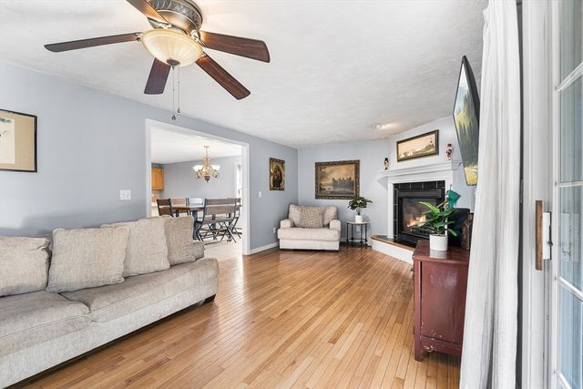 52 Deanville Rd, Attleboro, MA 02703