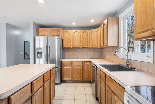 52 Deanville Rd, Attleboro, MA 02703