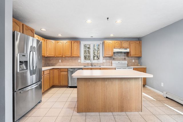 52 Deanville Rd, Attleboro, MA 02703