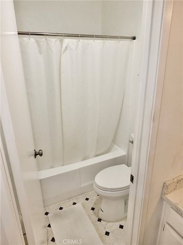 2330 Vanguard F102, Costa Mesa, CA 92626
