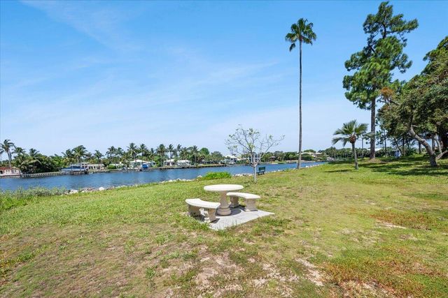 2001 Marina Isle Way 405, Jupiter, FL 33477