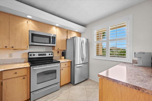 2001 Marina Isle Way 405, Jupiter, FL 33477