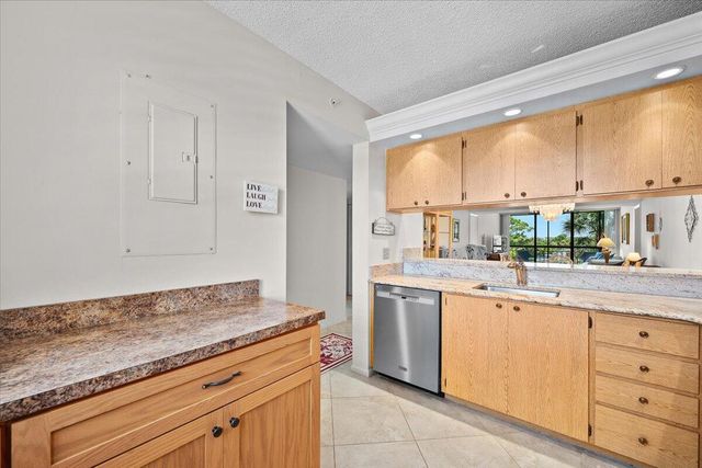 2001 Marina Isle Way 405, Jupiter, FL 33477