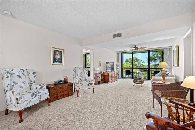 2001 Marina Isle Way 405, Jupiter, FL 33477