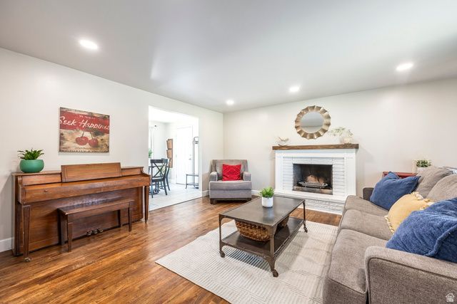 208 N OAKLEAF LN, North Salt Lake, UT 84054