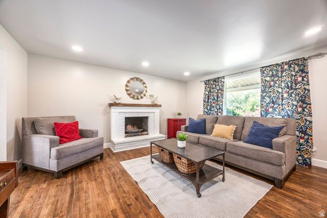 208 N OAKLEAF LN, North Salt Lake, UT 84054