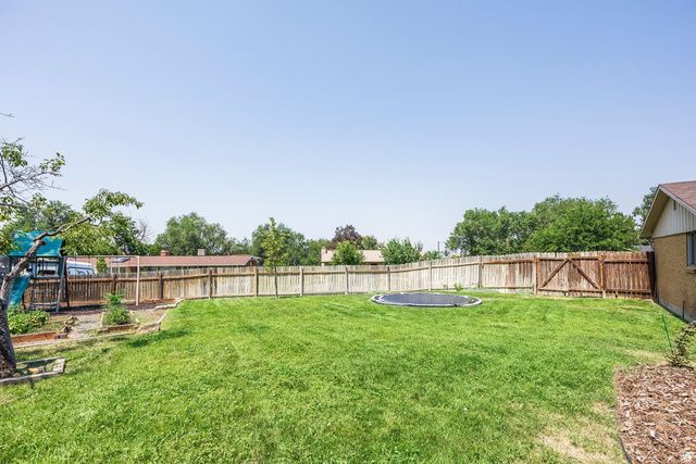208 N OAKLEAF LN, North Salt Lake, UT 84054