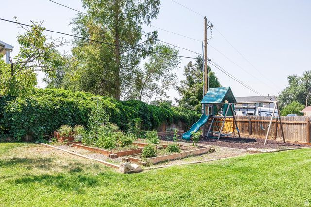 208 N OAKLEAF LN, North Salt Lake, UT 84054