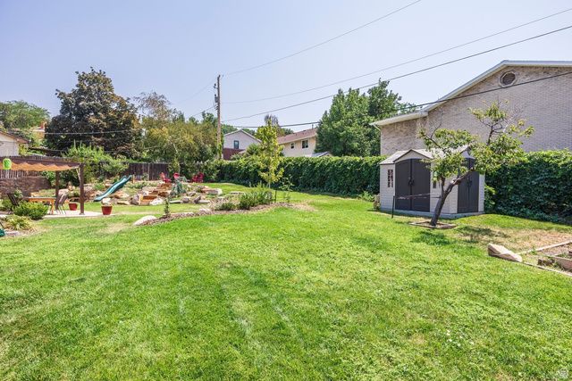 208 N OAKLEAF LN, North Salt Lake, UT 84054