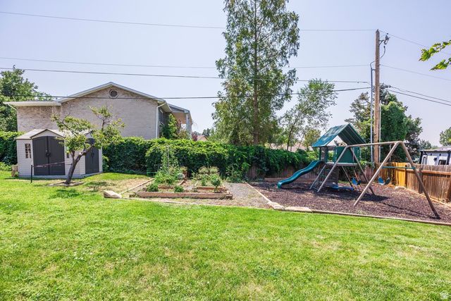 208 N OAKLEAF LN, North Salt Lake, UT 84054