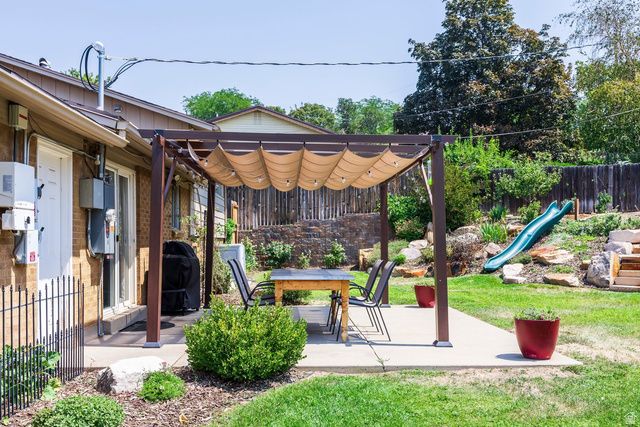208 N OAKLEAF LN, North Salt Lake, UT 84054