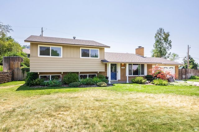 208 N OAKLEAF LN, North Salt Lake, UT 84054