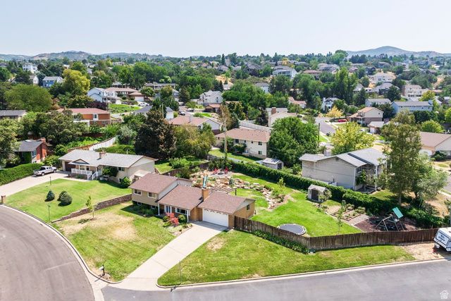 208 N OAKLEAF LN, North Salt Lake, UT 84054