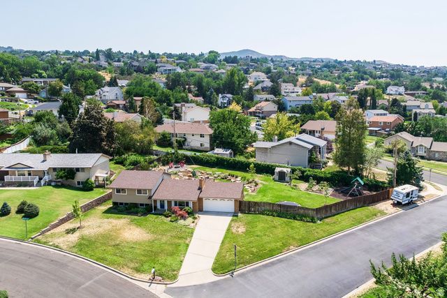 208 N OAKLEAF LN, North Salt Lake, UT 84054