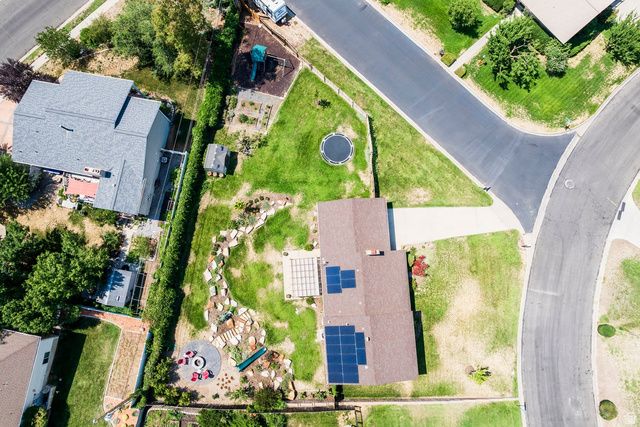 208 N OAKLEAF LN, North Salt Lake, UT 84054