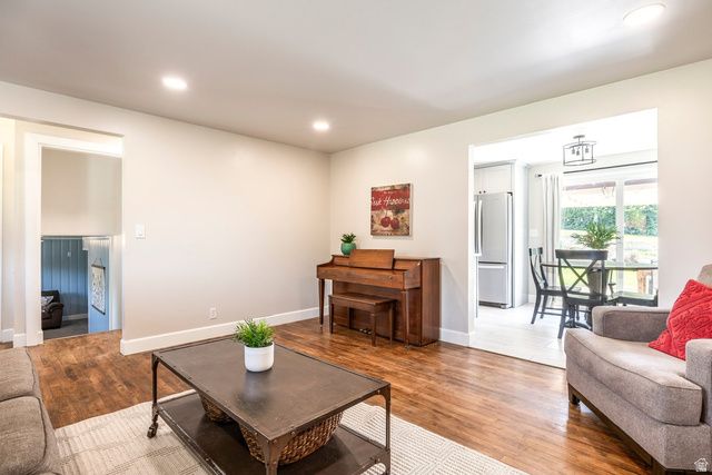 208 N OAKLEAF LN, North Salt Lake, UT 84054