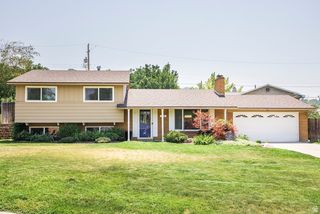 208 N OAKLEAF LN, North Salt Lake, UT 84054