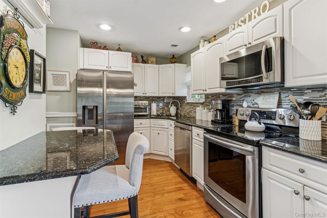 22 Huntington Commons, Yaphank, NY 11980