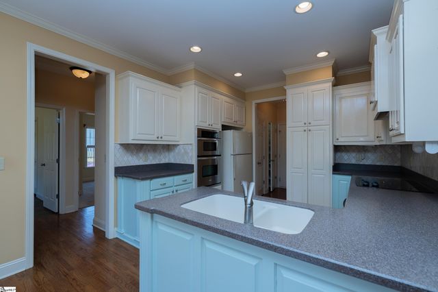 10 Saddle Creek Court, Greer, SC 29651