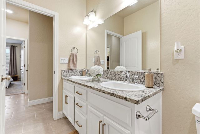 3636 E Meadow Court, Visalia, CA 93292