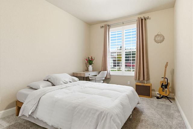 3636 E Meadow Court, Visalia, CA 93292