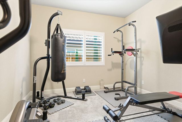 3636 E Meadow Court, Visalia, CA 93292