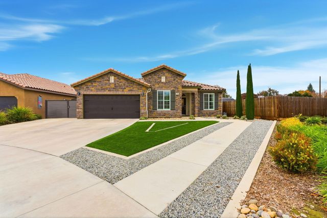 3636 E Meadow Court, Visalia, CA 93292