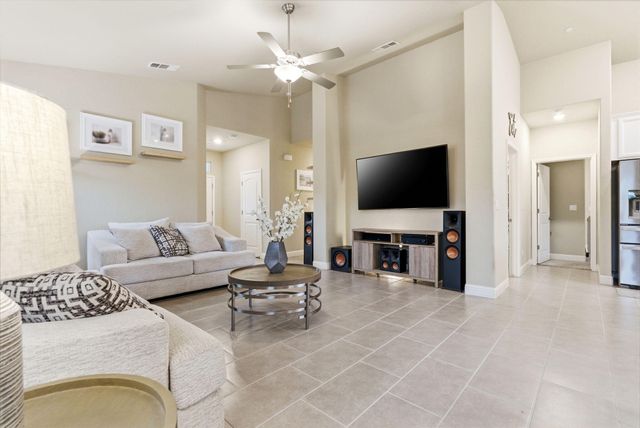 3636 E Meadow Court, Visalia, CA 93292