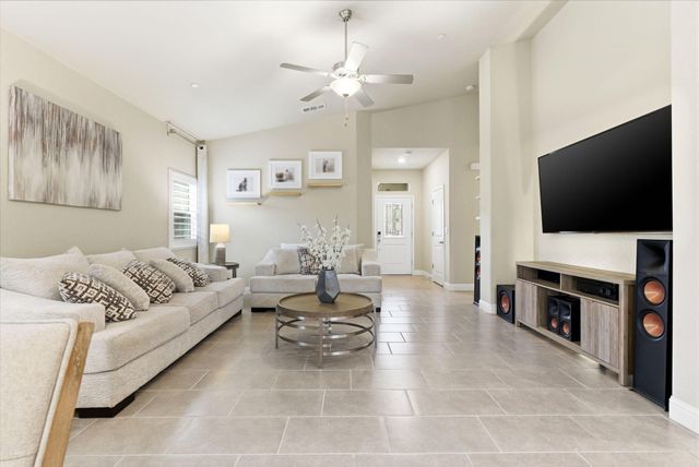 3636 E Meadow Court, Visalia, CA 93292