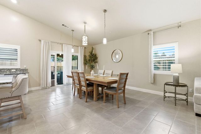 3636 E Meadow Court, Visalia, CA 93292