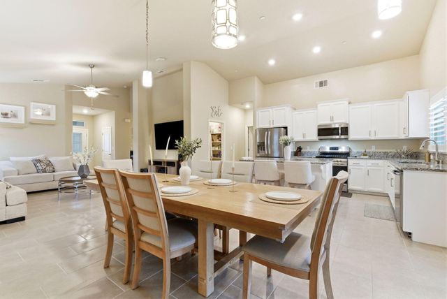 3636 E Meadow Court, Visalia, CA 93292