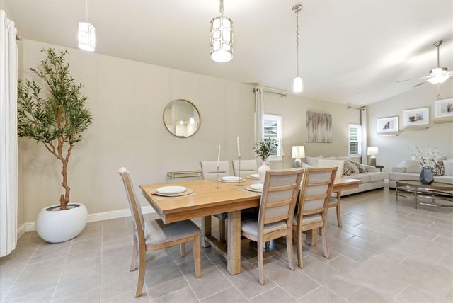 3636 E Meadow Court, Visalia, CA 93292