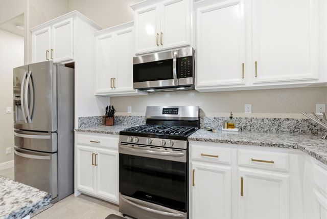 3636 E Meadow Court, Visalia, CA 93292