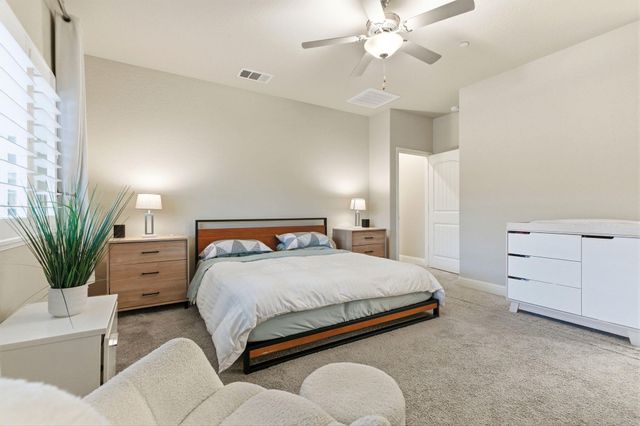 3636 E Meadow Court, Visalia, CA 93292