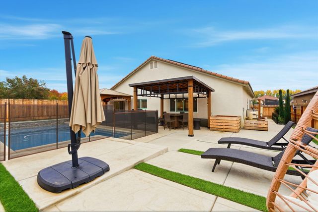 3636 E Meadow Court, Visalia, CA 93292