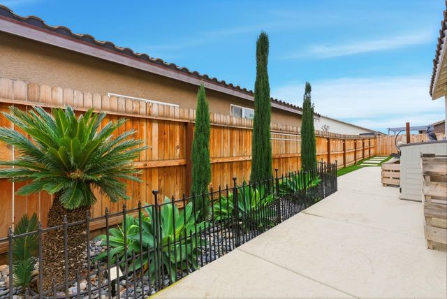 3636 E Meadow Court, Visalia, CA 93292