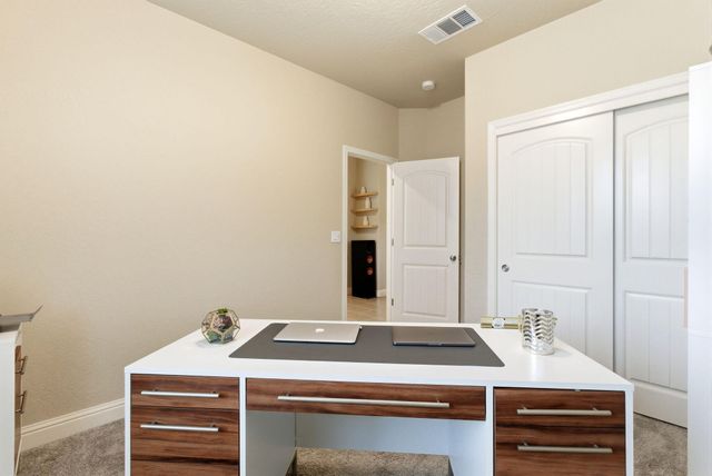 3636 E Meadow Court, Visalia, CA 93292