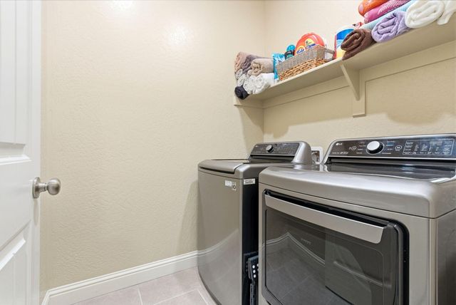 3636 E Meadow Court, Visalia, CA 93292