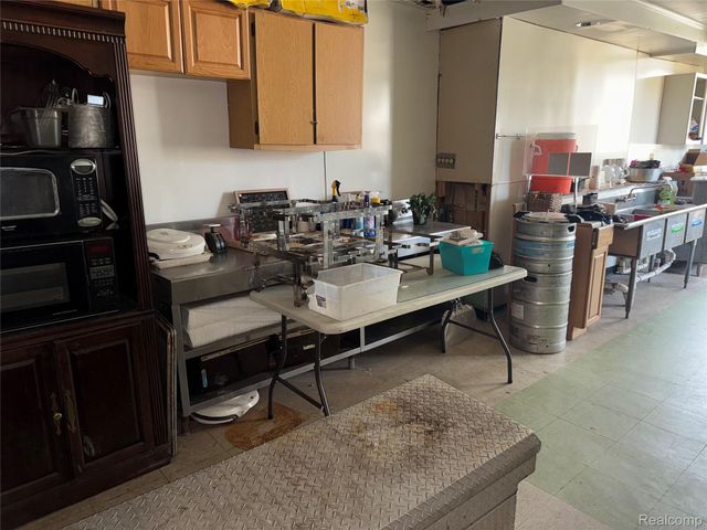 15715 Schaefer Highway, Detroit, MI 48227