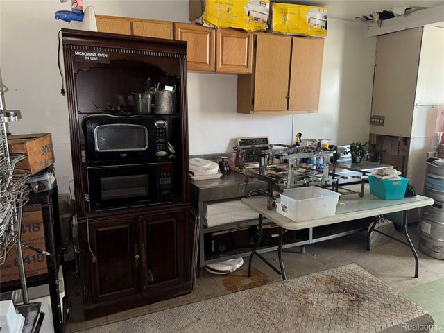 15715 Schaefer Highway, Detroit, MI 48227