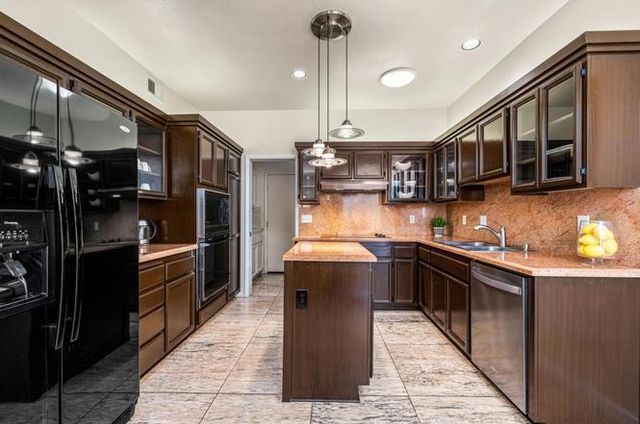 142 Lakeshore Drive, Rancho Mirage, CA 92270