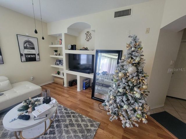 8413 LUCUYA WAY 306, Temple Terrace, FL 33637