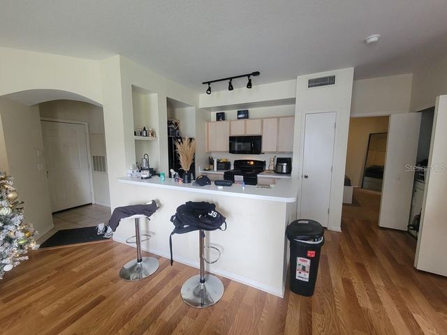 8413 LUCUYA WAY 306, Temple Terrace, FL 33637