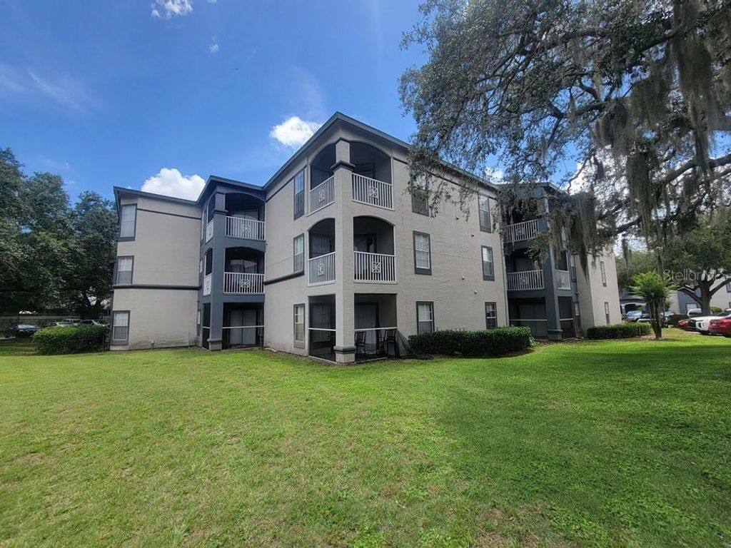 8413 LUCUYA WAY 306, Temple Terrace, FL 33637