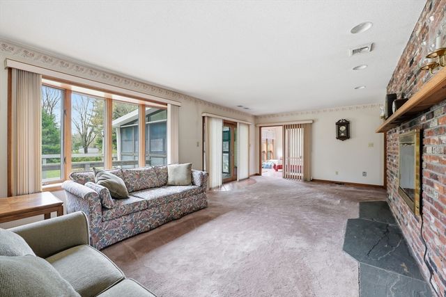 53 Hampden Rd, East Longmeadow, MA 01028