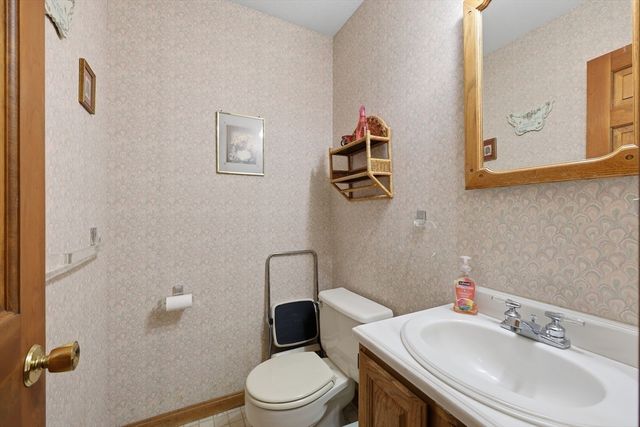 53 Hampden Rd, East Longmeadow, MA 01028