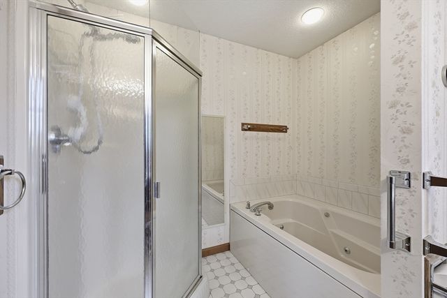 53 Hampden Rd, East Longmeadow, MA 01028