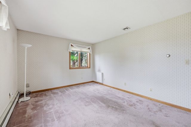 53 Hampden Rd, East Longmeadow, MA 01028