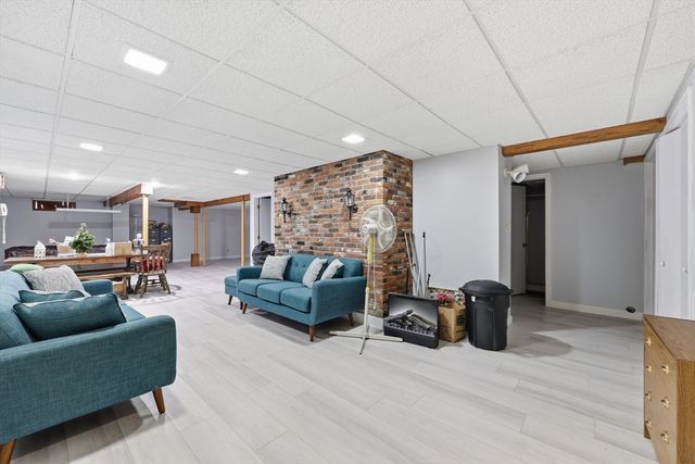 53 Hampden Rd, East Longmeadow, MA 01028