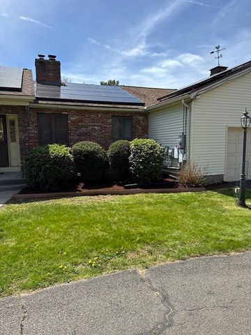 53 Hampden Rd, East Longmeadow, MA 01028